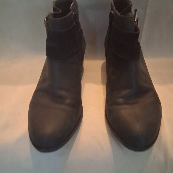 Clarks Ankle Boots, Size 7 1/2, Heel Height 1 3/4", Ultimate Comfort Collection - Picture 2 of 4